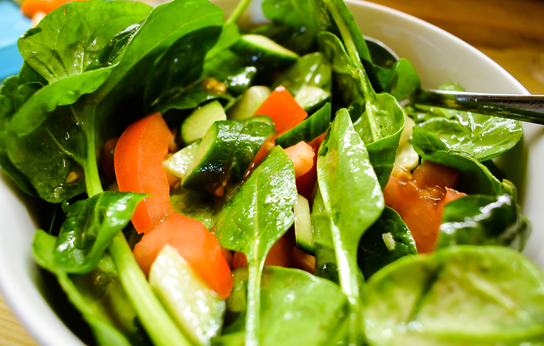 Салат из свежего шпината свежего рецепты с фото